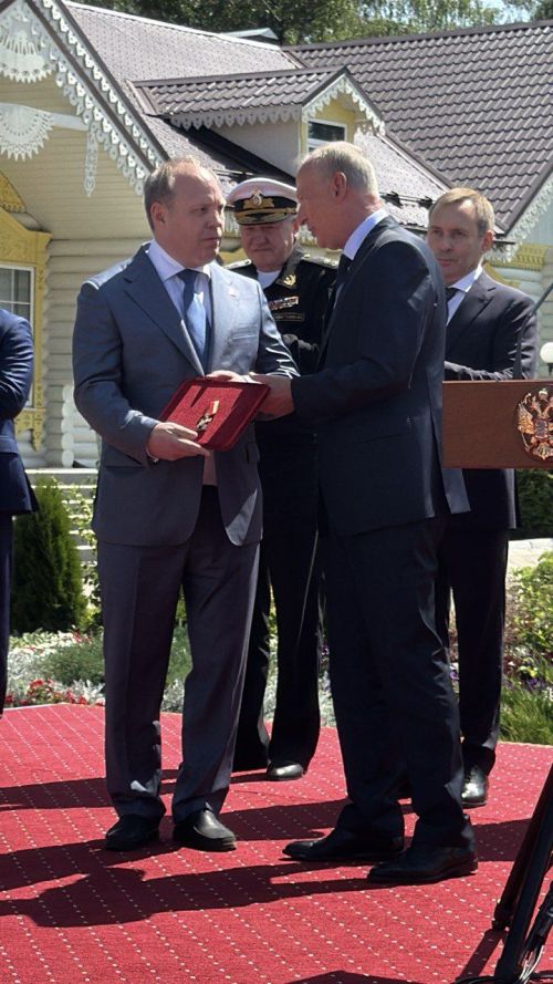 А.М. Горький исемендәге Яшел Үзән заводын фидакарь хезмәт өчен бүләкләү тантанасы