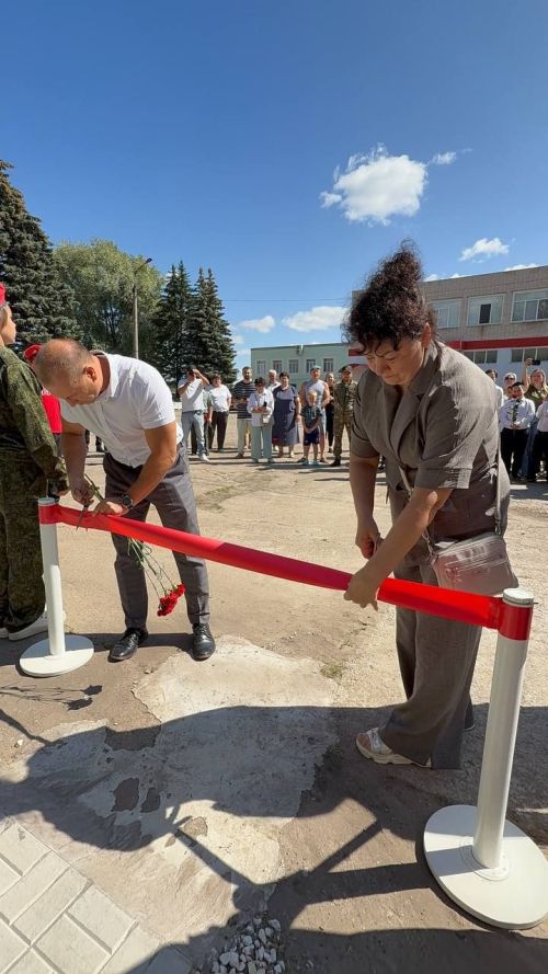 Әйшә авыл җирлегендә махсус хәрби операциядә катнашучыларга багышланган мемориал такта ачу тантанасы