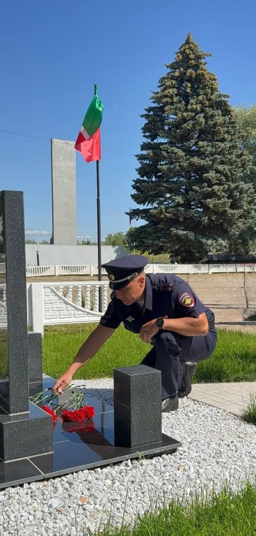 Әйшә авыл җирлегендә махсус хәрби операциядә катнашучыларга багышланган мемориал такта ачу тантанасы
