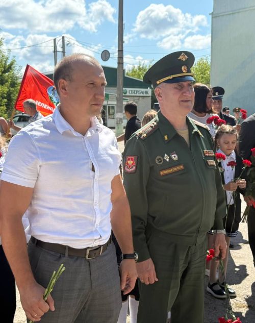 Әйшә авыл җирлегендә махсус хәрби операциядә катнашучыларга багышланган мемориал такта ачу тантанасы