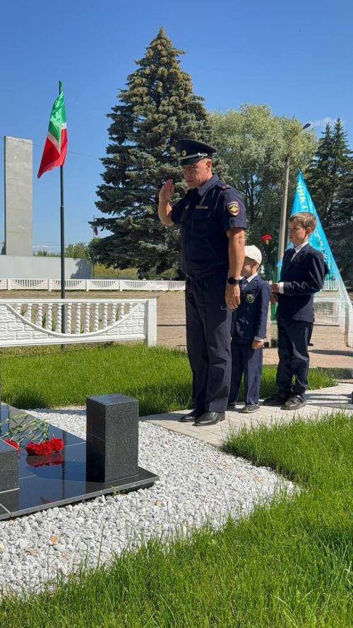 Әйшә авыл җирлегендә махсус хәрби операциядә катнашучыларга багышланган мемориал такта ачу тантанасы