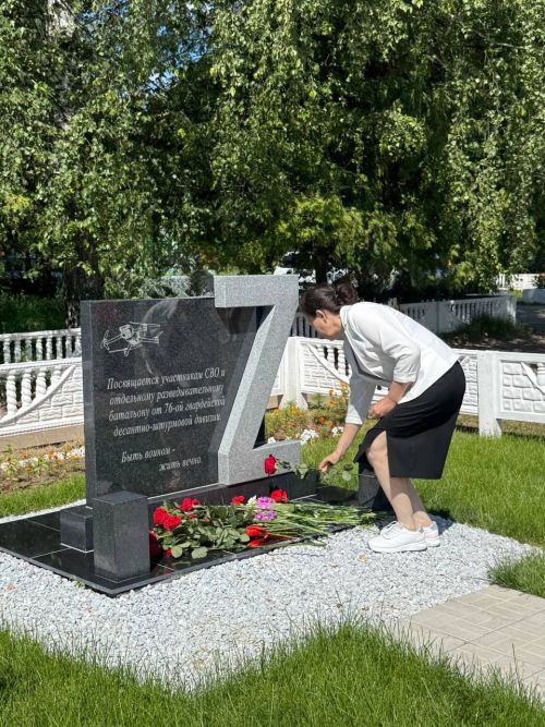 Әйшә авыл җирлегендә махсус хәрби операциядә катнашучыларга багышланган мемориал такта ачу тантанасы
