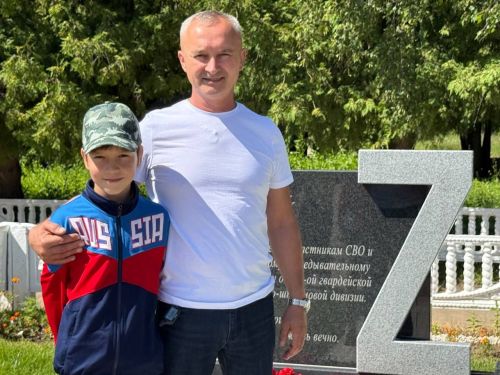 Әйшә авыл җирлегендә махсус хәрби операциядә катнашучыларга багышланган мемориал такта ачу тантанасы