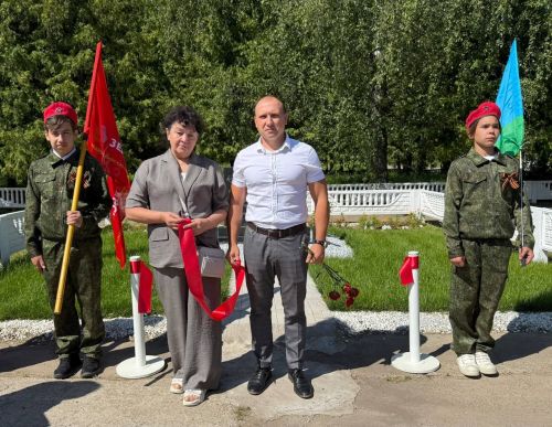 Әйшә авыл җирлегендә махсус хәрби операциядә катнашучыларга багышланган мемориал такта ачу тантанасы