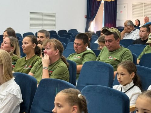 Әйшә авыл җирлегендә махсус хәрби операциядә катнашучыларга багышланган мемориал такта ачу тантанасы