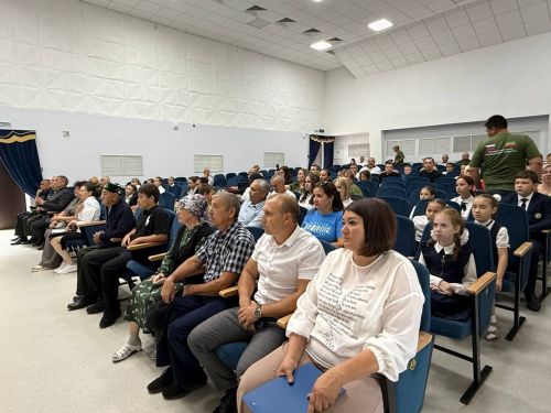 Әйшә авыл җирлегендә махсус хәрби операциядә катнашучыларга багышланган мемориал такта ачу тантанасы