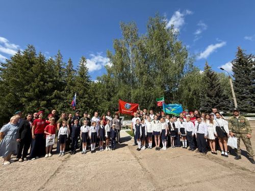 Әйшә авыл җирлегендә махсус хәрби операциядә катнашучыларга багышланган мемориал такта ачу тантанасы