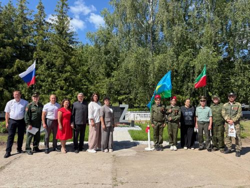 Әйшә авыл җирлегендә махсус хәрби операциядә катнашучыларга багышланган мемориал такта ачу тантанасы