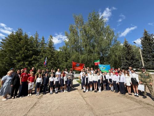 Әйшә авыл җирлегендә махсус хәрби операциядә катнашучыларга багышланган мемориал такта ачу тантанасы