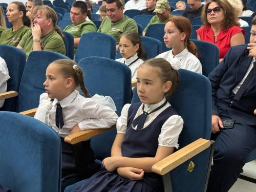 Әйшә авыл җирлегендә махсус хәрби операциядә катнашучыларга багышланган мемориал такта ачу тантанасы