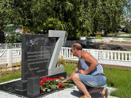Әйшә авыл җирлегендә махсус хәрби операциядә катнашучыларга багышланган мемориал такта ачу тантанасы