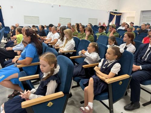 Әйшә авыл җирлегендә махсус хәрби операциядә катнашучыларга багышланган мемориал такта ачу тантанасы