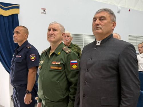Әйшә авыл җирлегендә махсус хәрби операциядә катнашучыларга багышланган мемориал такта ачу тантанасы