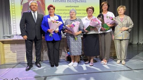 Яшел Үзән шәһәре мәдәни үсеш үзәгендә мәгариф хезмәткәрләренең август киңәшмәсе 2025