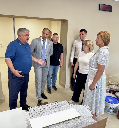 Яшел Үзәнгә министр Эльмира Зарипова һәм Россия Герое Рәсим Баксиковның сәфәре