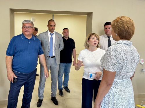 Яшел Үзәнгә министр Эльмира Зарипова һәм Россия Герое Рәсим Баксиковның сәфәре