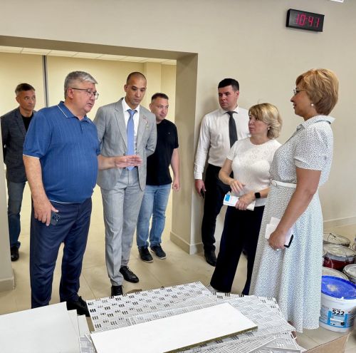 Яшел Үзәнгә министр Эльмира Зарипова һәм Россия Герое Рәсим Баксиковның сәфәре