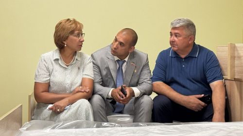 Яшел Үзәнгә министр Эльмира Зарипова һәм Россия Герое Рәсим Баксиковның сәфәре