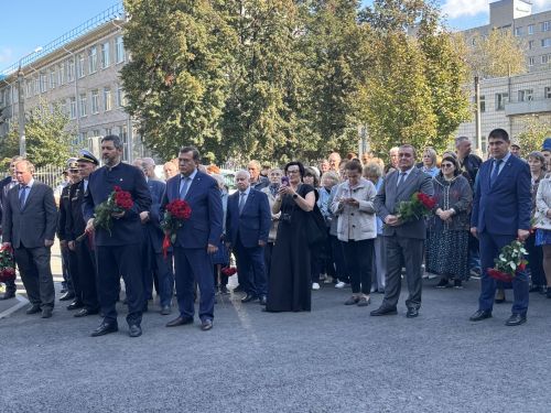 Виктор Кашкин истәлегенә мемориаль такта ачу