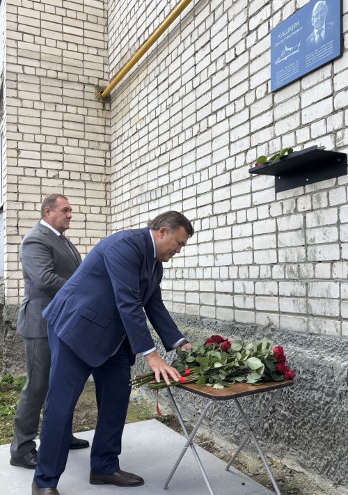 Виктор Кашкин истәлегенә мемориаль такта ачу
