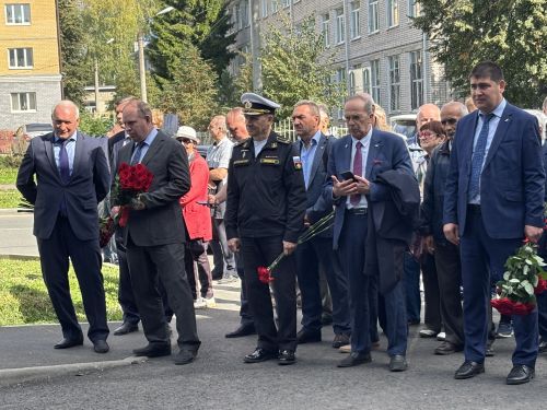 Виктор Кашкин истәлегенә мемориаль такта ачу