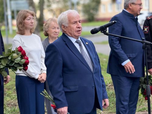 Виктор Кашкин истәлегенә мемориаль такта ачу
