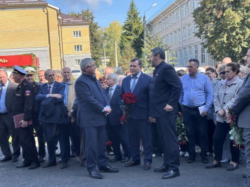 Виктор Кашкин истәлегенә мемориаль такта ачу