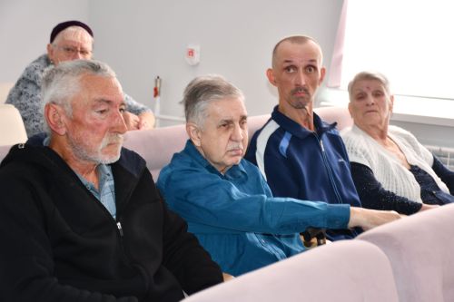 Михаил Афанасьев «Игелек йорты»нда яшәүче өлкәннәрне бәйрәм белән котлады