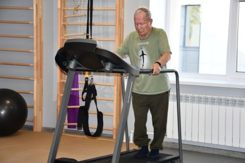 Михаил Афанасьев «Игелек йорты»нда яшәүче өлкәннәрне бәйрәм белән котлады