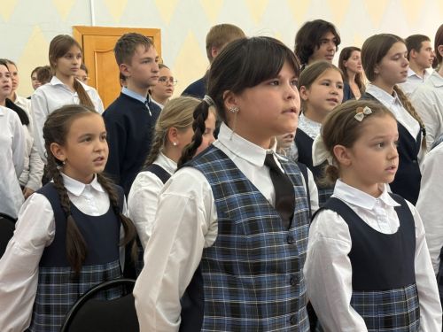 7нче лицейда МХОда һәлак булган катнашучылар истәлегенә мемориаль такта һәм батыр партасын тантаналы ачу