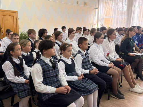 7нче лицейда МХОда һәлак булган катнашучылар истәлегенә мемориаль такта һәм батыр партасын тантаналы ачу