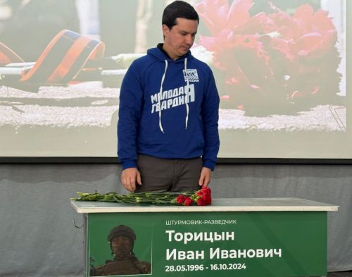 7нче лицейда МХОда һәлак булган катнашучылар истәлегенә мемориаль такта һәм батыр партасын тантаналы ачу