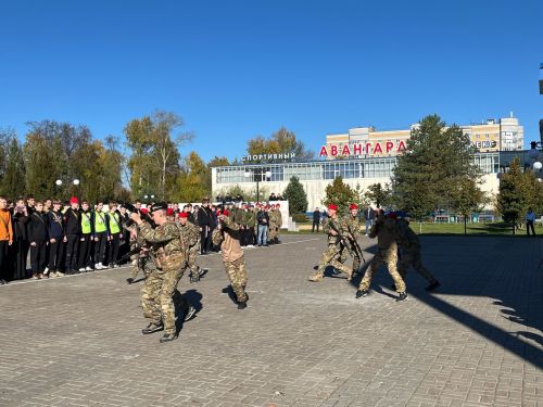Яшел Үзәннең Авангард стадионында Хәрби хезмәткә чакыручылар көне