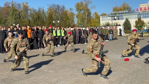 Яшел Үзәннең Авангард стадионында Хәрби хезмәткә чакыручылар көне