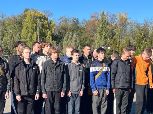 Яшел Үзәннең Авангард стадионында Хәрби хезмәткә чакыручылар көне