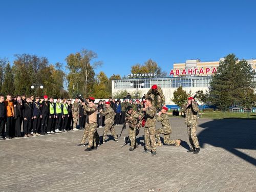 Яшел Үзәннең Авангард стадионында Хәрби хезмәткә чакыручылар көне
