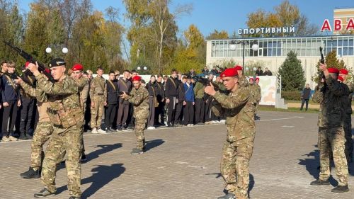 Яшел Үзәннең Авангард стадионында Хәрби хезмәткә чакыручылар көне