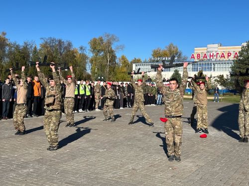 Яшел Үзәннең Авангард стадионында Хәрби хезмәткә чакыручылар көне