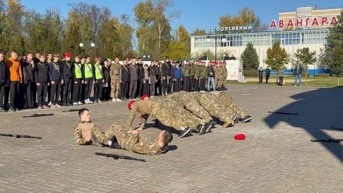 Яшел Үзәннең Авангард стадионында Хәрби хезмәткә чакыручылар көне