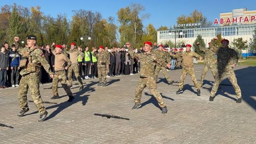 Яшел Үзәннең Авангард стадионында Хәрби хезмәткә чакыручылар көне