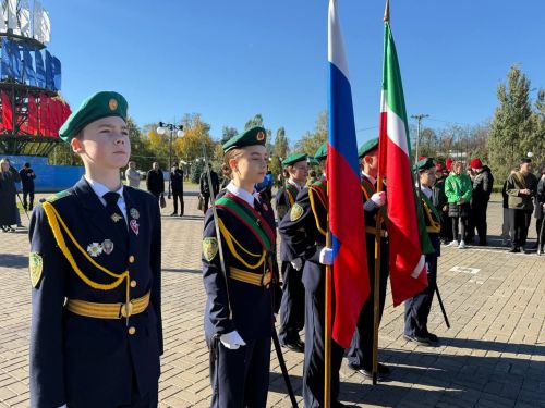 Яшел Үзәннең Авангард стадионында Хәрби хезмәткә чакыручылар көне