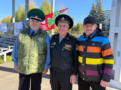 Яшел Үзәннең Авангард стадионында Хәрби хезмәткә чакыручылар көне