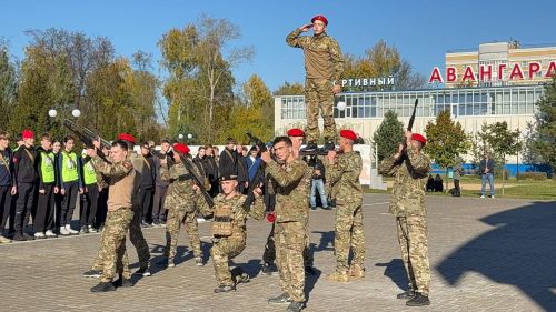 Яшел Үзәннең Авангард стадионында Хәрби хезмәткә чакыручылар көне