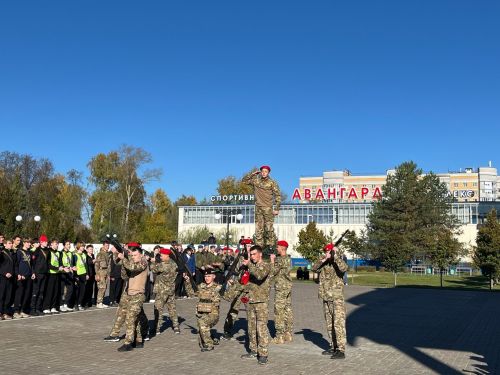 Яшел Үзәннең Авангард стадионында Хәрби хезмәткә чакыручылар көне