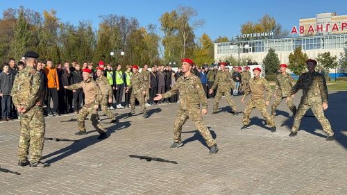 Яшел Үзәннең Авангард стадионында Хәрби хезмәткә чакыручылар көне