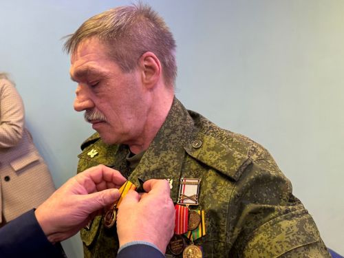 Махсус хәрби операциядә катнашучы егетләргә ярдәм кулы сузган волонтёрларны бүләкләү тантанасы