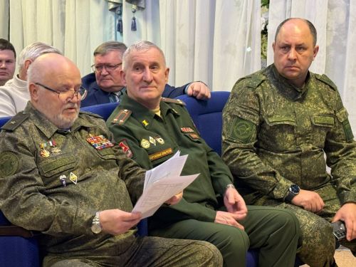 Махсус хәрби операциядә катнашучы егетләргә ярдәм кулы сузган волонтёрларны бүләкләү тантанасы