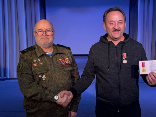 Махсус хәрби операциядә катнашучы егетләргә ярдәм кулы сузган волонтёрларны бүләкләү тантанасы