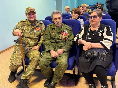 Махсус хәрби операциядә катнашучы егетләргә ярдәм кулы сузган волонтёрларны бүләкләү тантанасы