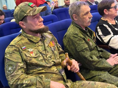 Махсус хәрби операциядә катнашучы егетләргә ярдәм кулы сузган волонтёрларны бүләкләү тантанасы